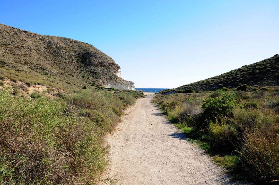 Camino a Cala de Enmedio